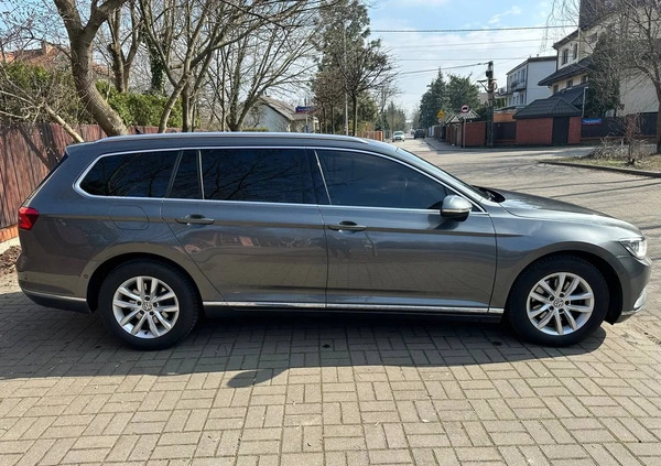 Volkswagen Passat cena 68500 przebieg: 54000, rok produkcji 2017 z Warszawa małe 742